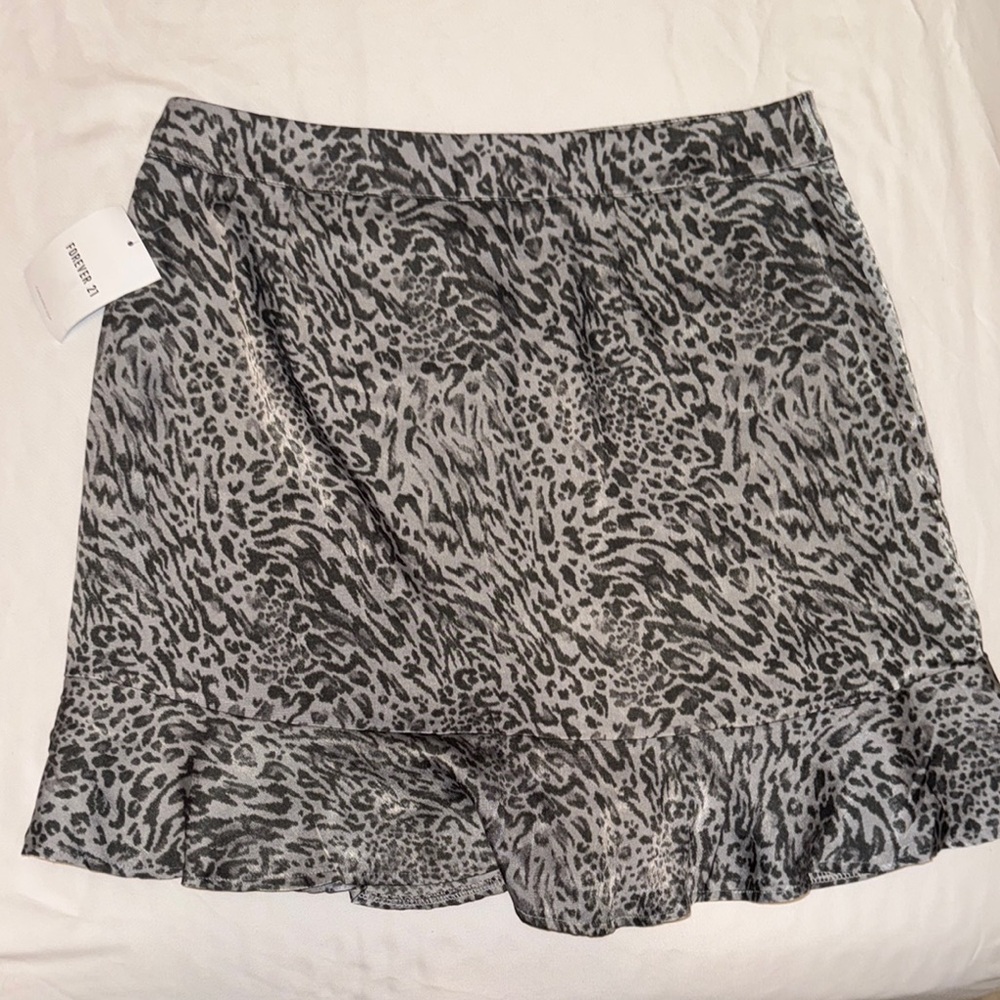 Forever 21 Gray Leopard Print Skirt